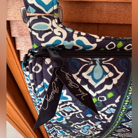 Like new Vera Bradley crossbody bag - Picture 7 of 11